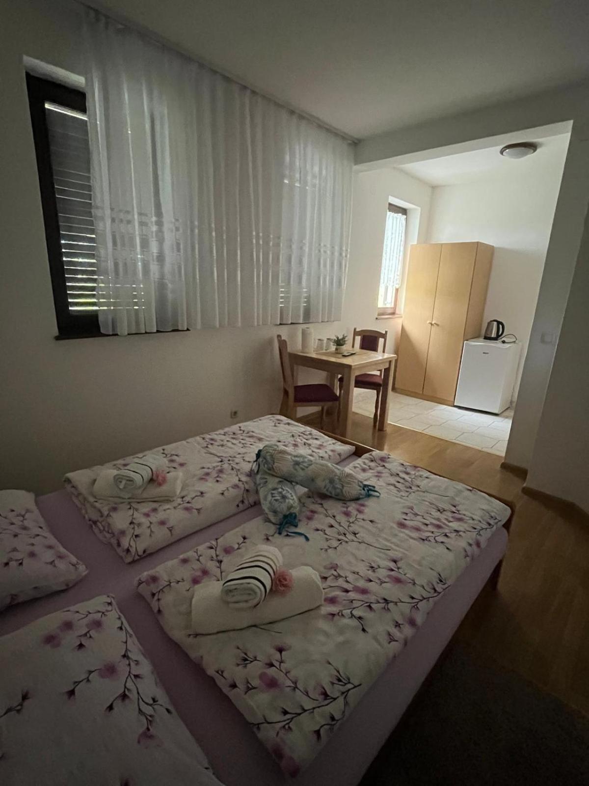 Guest House Štefanija Poljanak Extérieur photo
